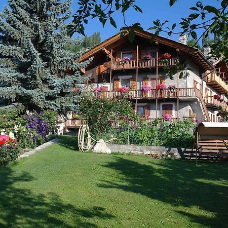 Le Vieux Noyer - Appartamenti Al Verde Villaggio Di Rumiod Saint-Pierre Bagian luar foto