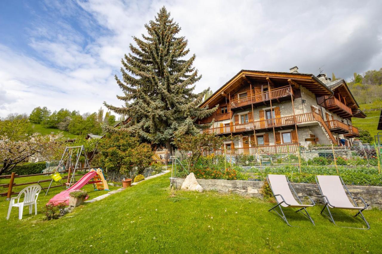 Le Vieux Noyer - Appartamenti Al Verde Villaggio Di Rumiod Saint-Pierre Bagian luar foto