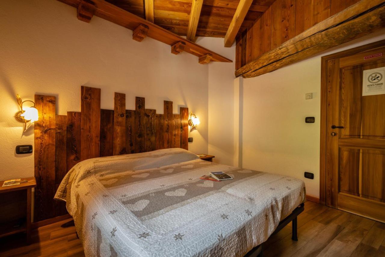 Le Vieux Noyer - Appartamenti Al Verde Villaggio Di Rumiod Saint-Pierre Bagian luar foto