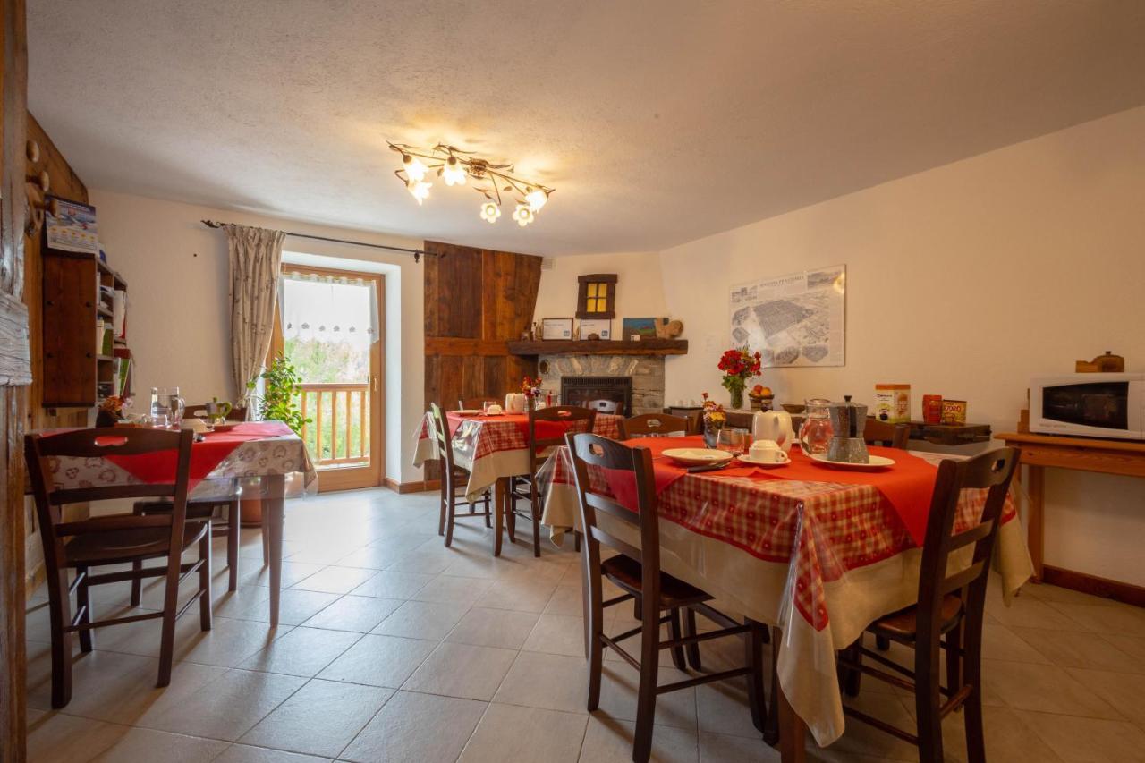 Le Vieux Noyer - Appartamenti Al Verde Villaggio Di Rumiod Saint-Pierre Bagian luar foto