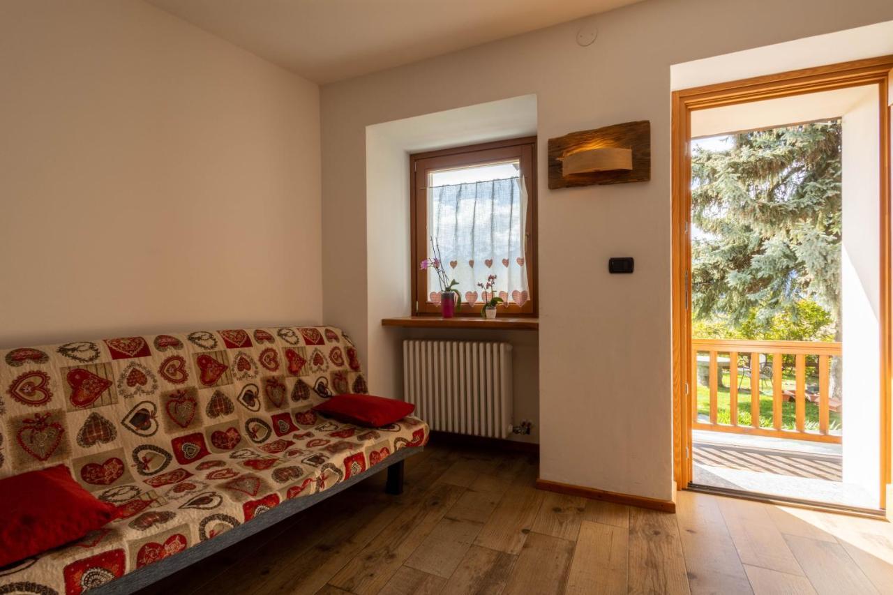Le Vieux Noyer - Appartamenti Al Verde Villaggio Di Rumiod Saint-Pierre Bagian luar foto