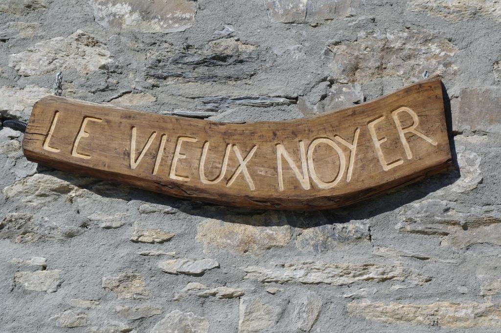 Le Vieux Noyer - Appartamenti Al Verde Villaggio Di Rumiod Saint-Pierre Bagian luar foto