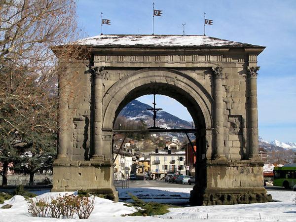 Le Vieux Noyer - Appartamenti Al Verde Villaggio Di Rumiod Saint-Pierre Bagian luar foto