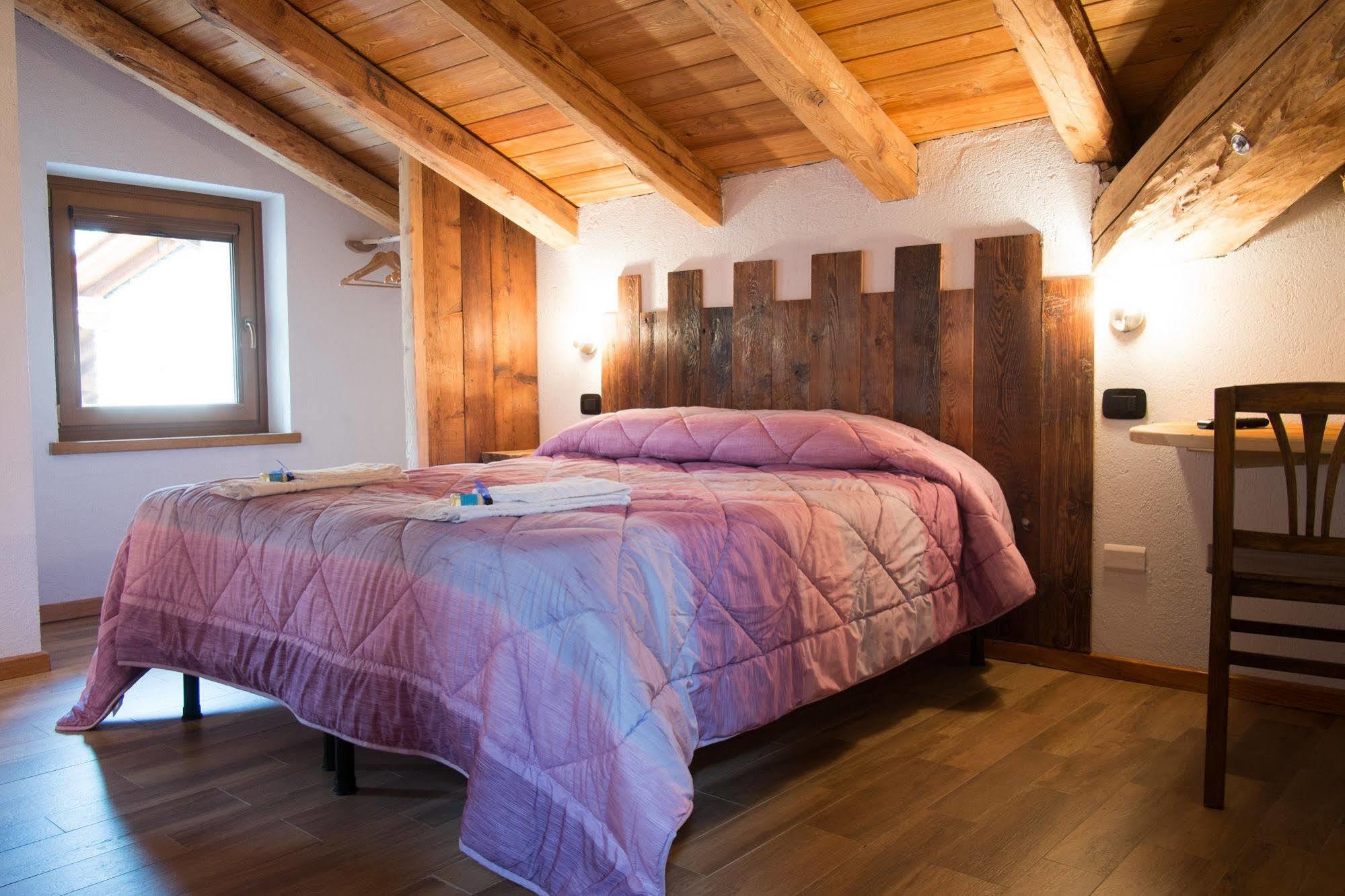 Le Vieux Noyer - Appartamenti Al Verde Villaggio Di Rumiod Saint-Pierre Bagian luar foto