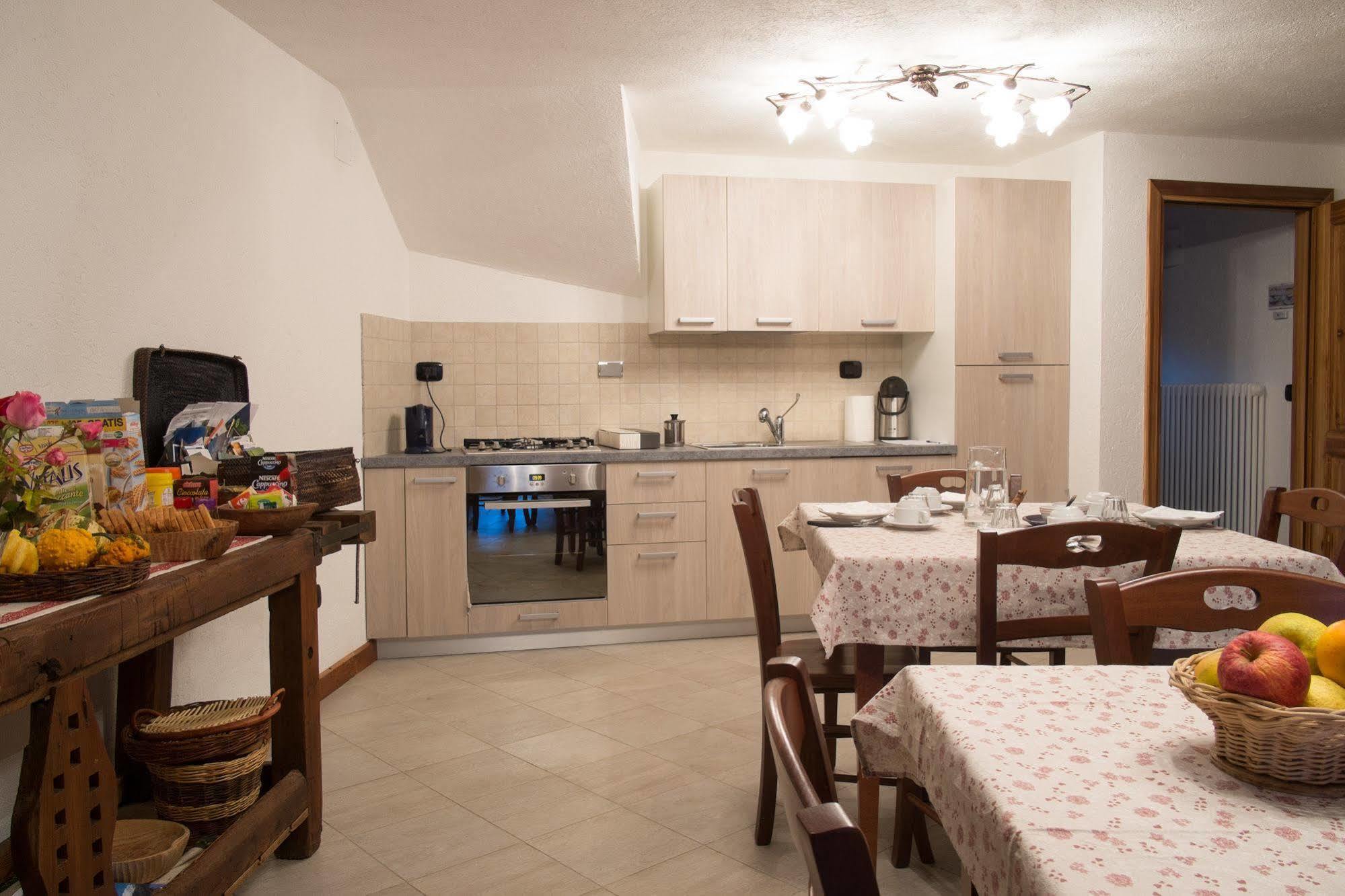 Le Vieux Noyer - Appartamenti Al Verde Villaggio Di Rumiod Saint-Pierre Bagian luar foto