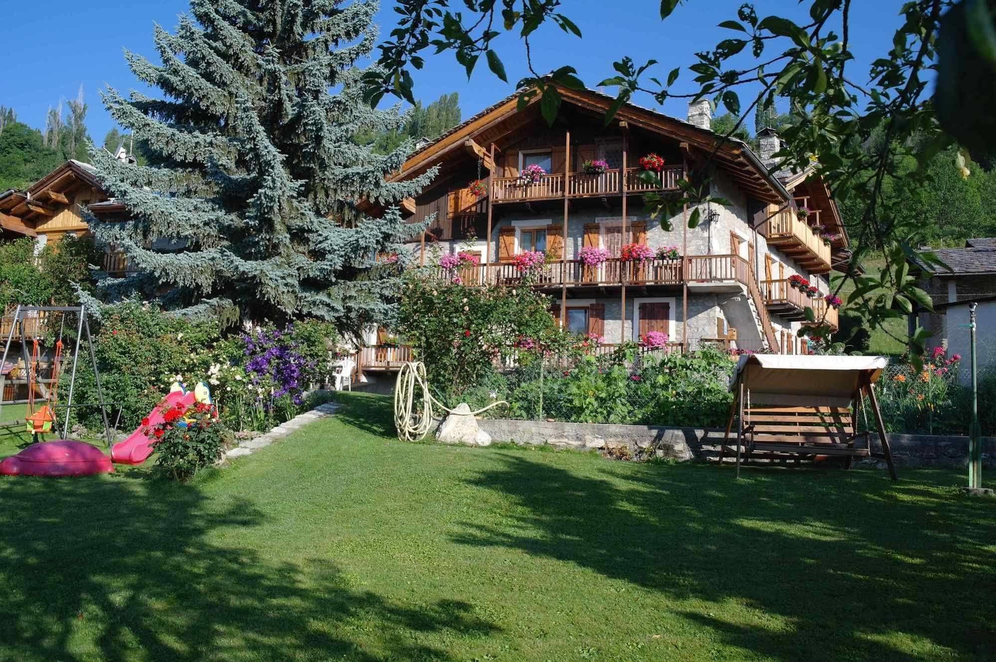 Le Vieux Noyer - Appartamenti Al Verde Villaggio Di Rumiod Saint-Pierre Bagian luar foto