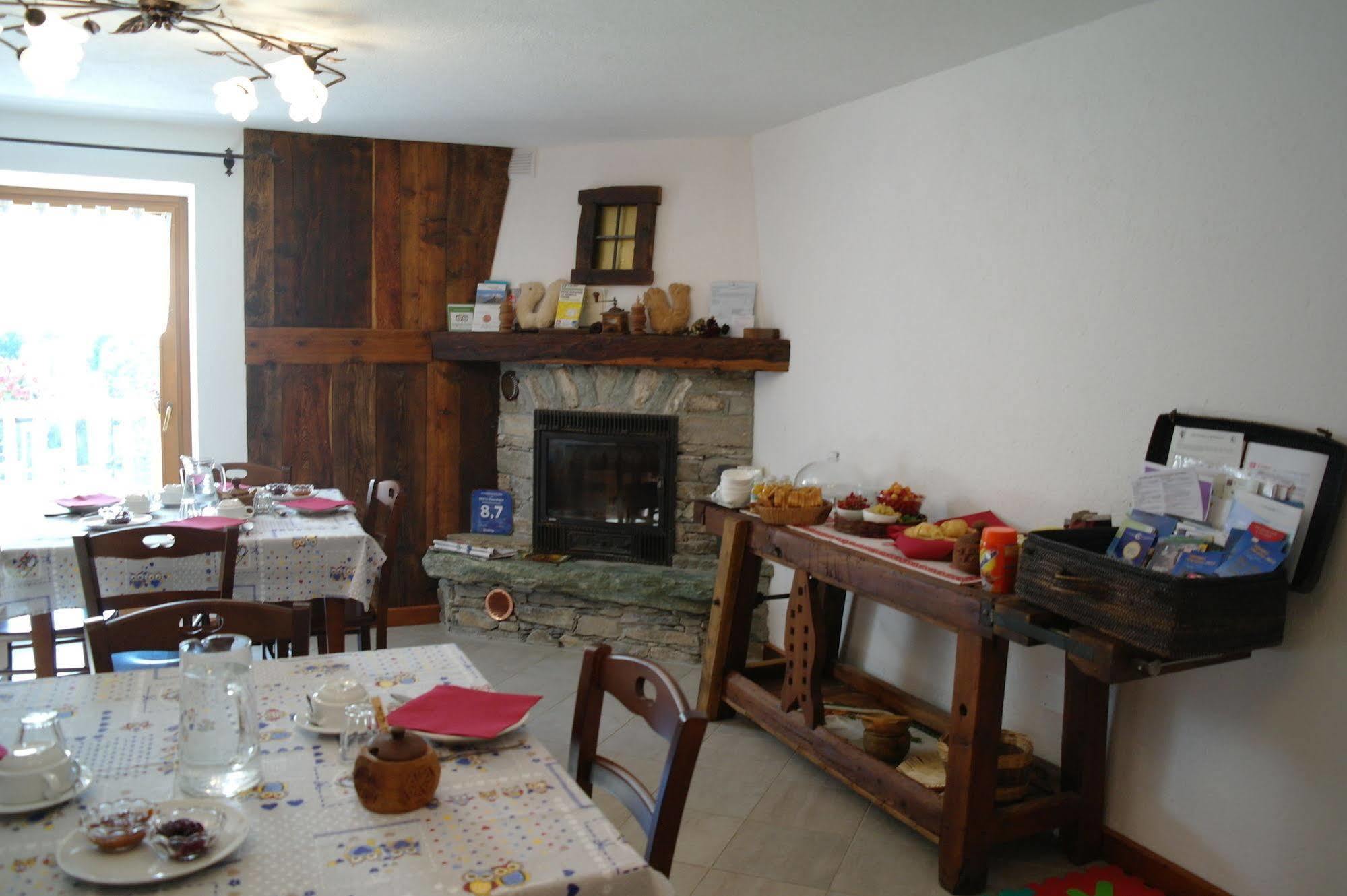 Le Vieux Noyer - Appartamenti Al Verde Villaggio Di Rumiod Saint-Pierre Bagian luar foto